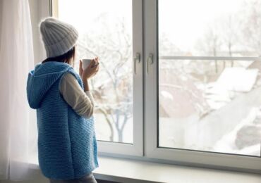 Как ухаживать за пластиковыми окнами зимой