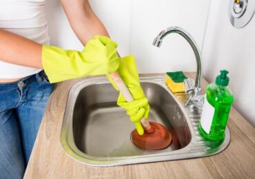 Как прочистить засор в раковине в домашних условиях