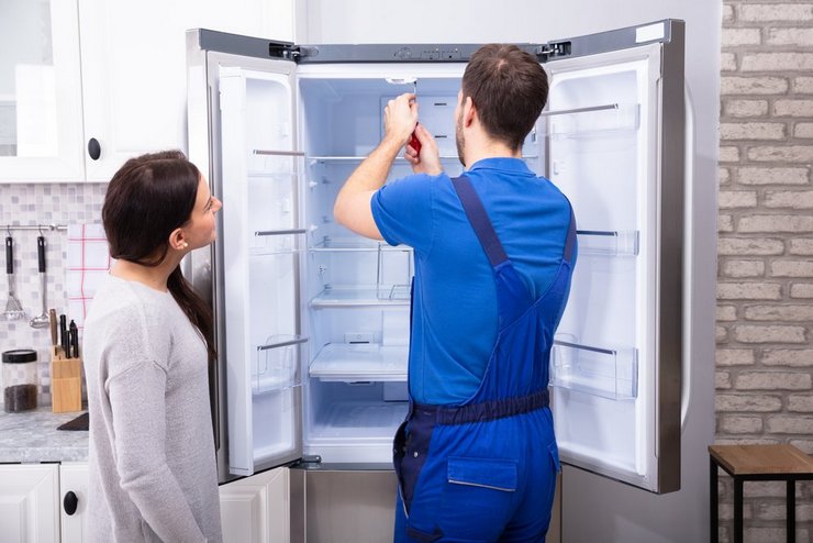 Холодильник течет снизу или внутри