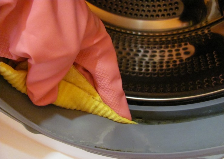 Чем чистить барабан стиральной машины