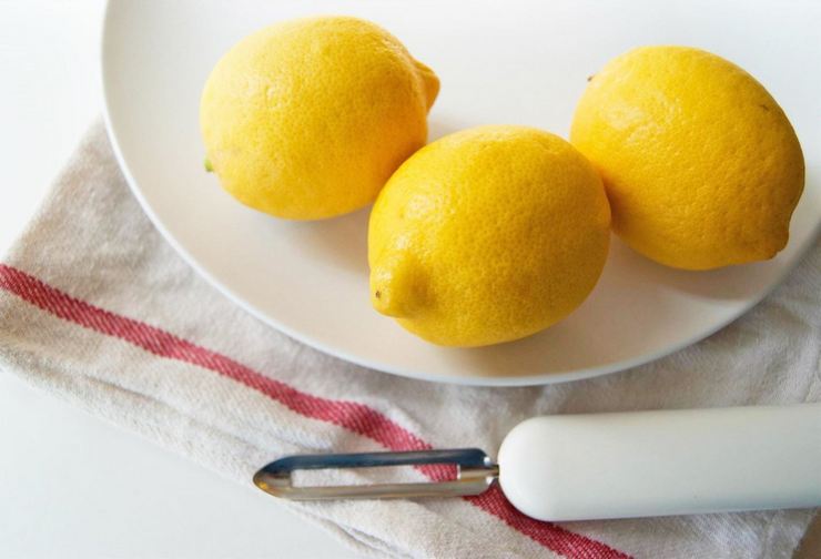 Лимон убивает бактерии, неприятные запахи
